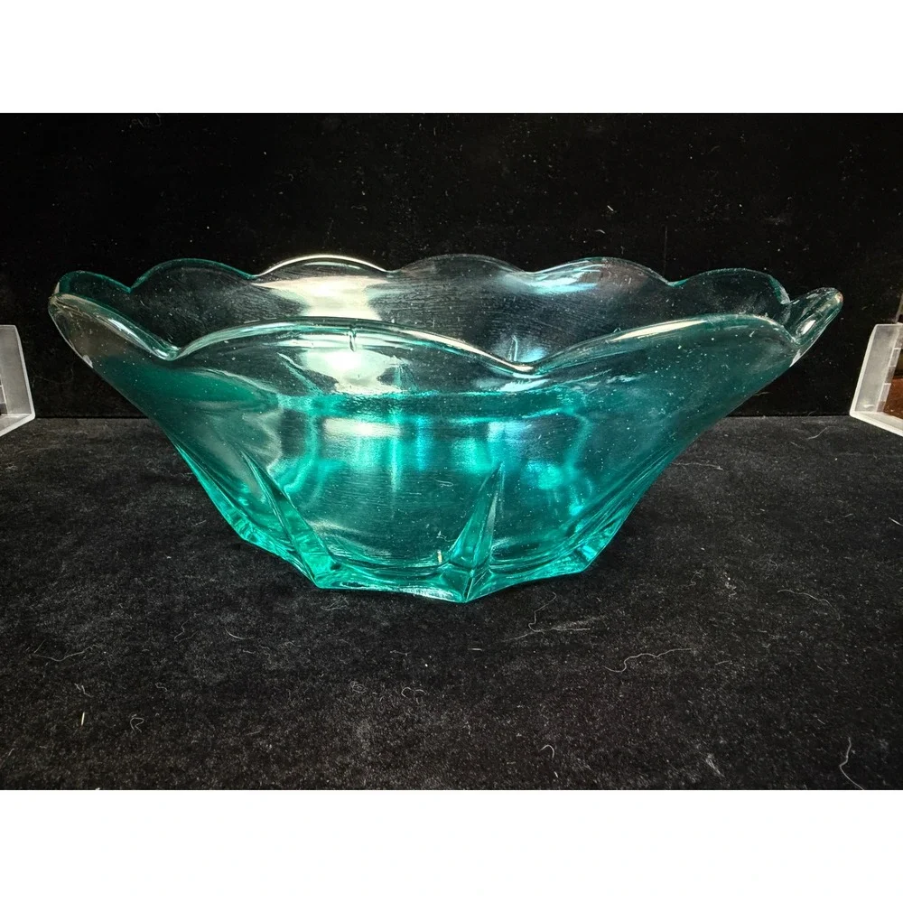 Vintage Teal Glass Scalloped Bowl Aqua Blue Green Serving Dish Centerpiece -‎ 8